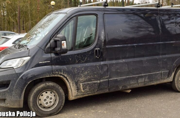 Nieudana próba kradzieży busa. Złodzieje złamali „łamak” w stacyjce. Zatrzymano trzy osoby