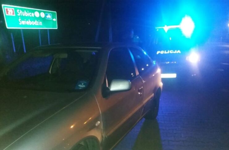 Poszukiwany listem gończym z podwójnym zakazem kierowania wpadł podczas nocnej kontroli