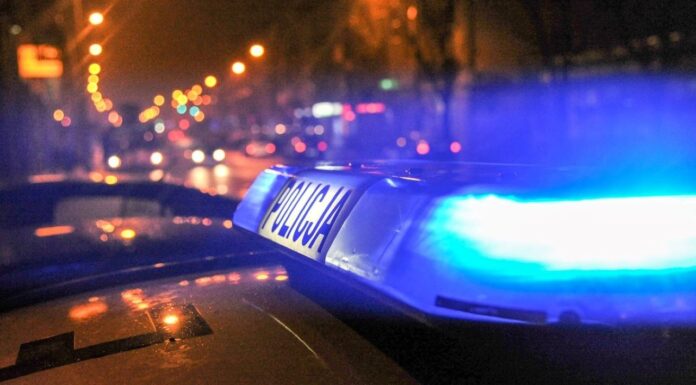 Akt oskarżenia przeciwko sprawcy wypadku na trasie Tuplice-Trzebiel w sądzie. Grozi mu do 3 lat więzienia Policyjne koguty