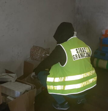 Nielegalna produkcja papierosów w garażu