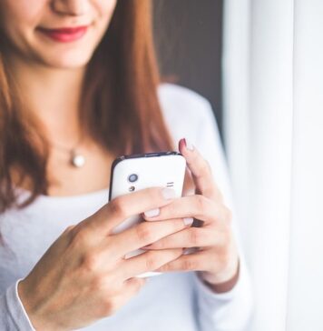 Kobieta, telefon, SMS