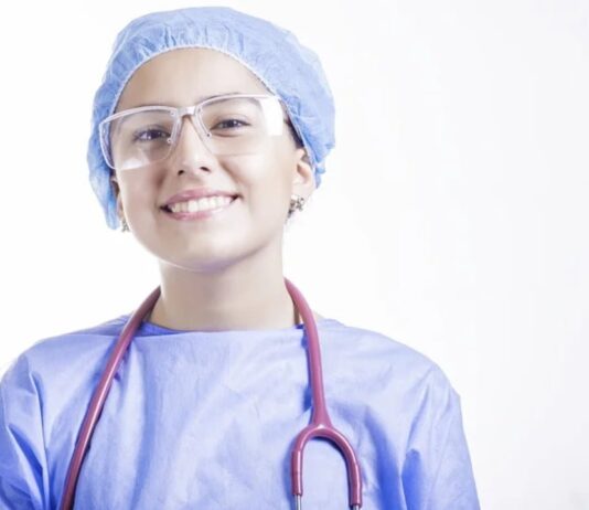 Bezpłatne badania kontrolne w Zielonej Górze w ramach akcji „Zdrowie pod Kontrolą” Lekarz, pielęgniarka