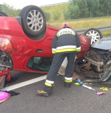 Auto dachowało na S3, chwilę potem zderzyły się kolejne auta