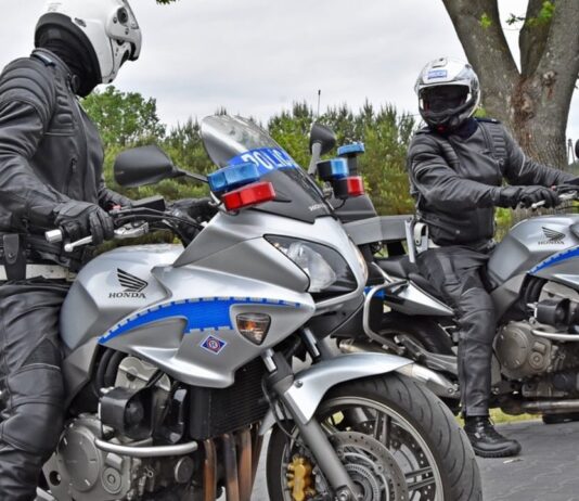 Ucieczkę 24-latka na crossie zakończyli policjanci na motocyklach