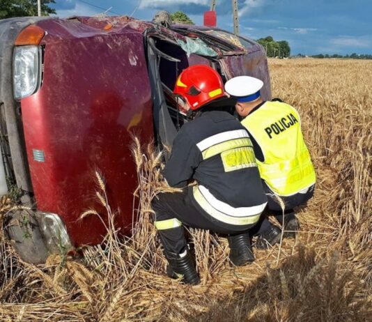 Dachujący samochód przygniótł mężczyznę