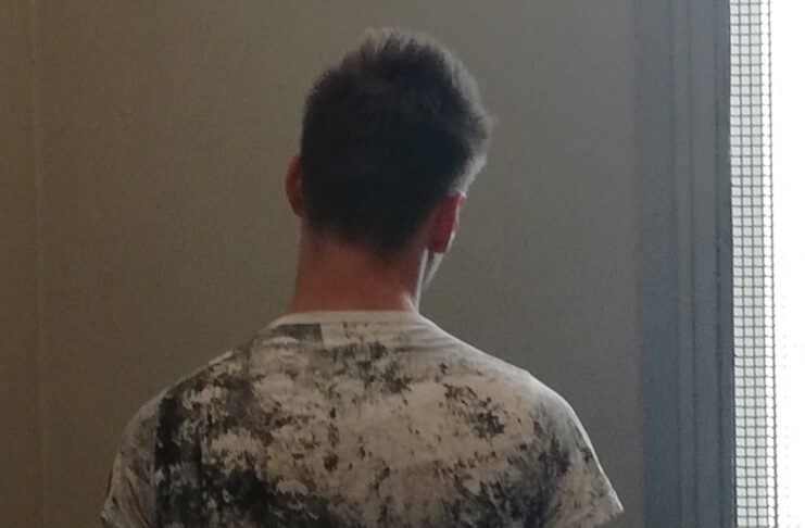 Łupy z kradzieży zawinął w koszulkę. Sprawca włamania do sklepu komputerowego zatrzymany