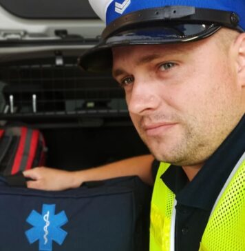 Wybiegł z urzędu wykrzykując, że się podpali. Życie uratował mu patrol policji