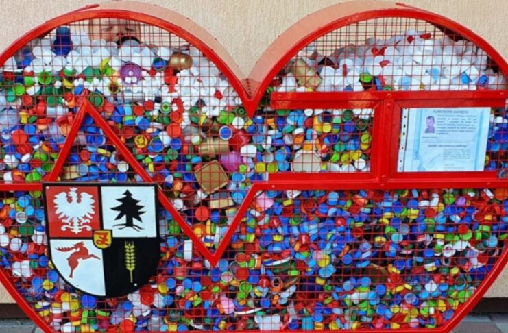 Zbierają plastikowe nakrętki żeby pomóc Kubusiowi