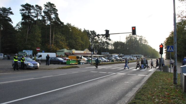Akcja Znicz w Zielonej Górze. Zmiany w organizacji ruchu. Jak dojechać na cmentarz przy Wrocławskiej?