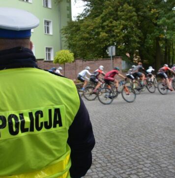 Policyjna eskorta na trasie wyścigu Kaczmarek Electric MTB. Co się tam działo?