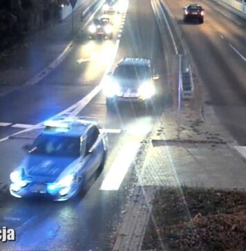 Policyjna eskorta rodzącej kobiety do szpitala, zielona góra