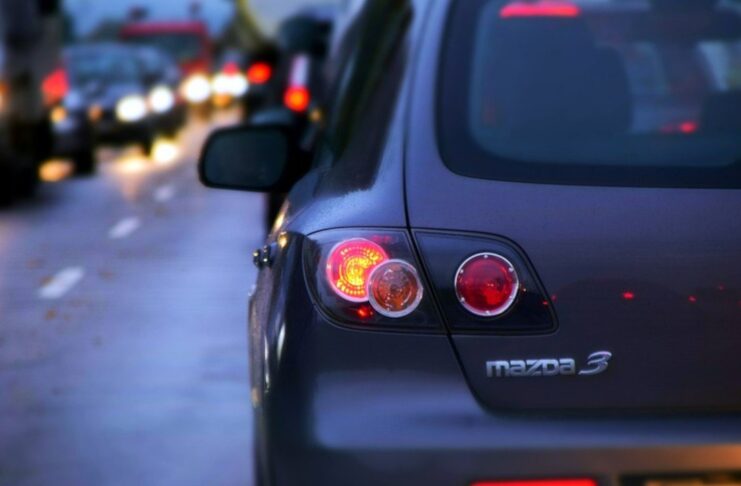 Samochody stojące w korku