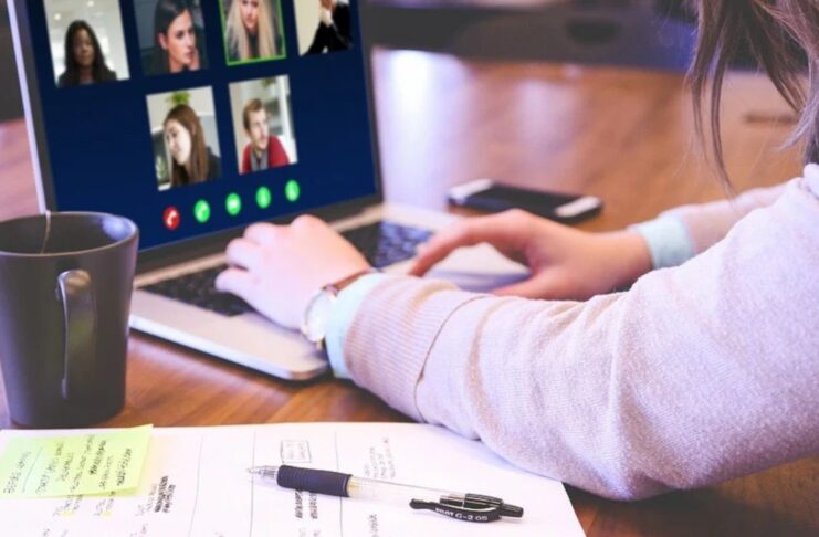 Dzieci z domów dziecka i rodzin zastępczych otrzymały sprzęt komputerowy do nauki