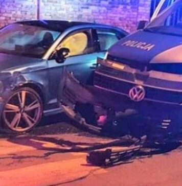 wypadek w Żarach, 19-latek staranował radiowóz na policyjnej blokadzie
