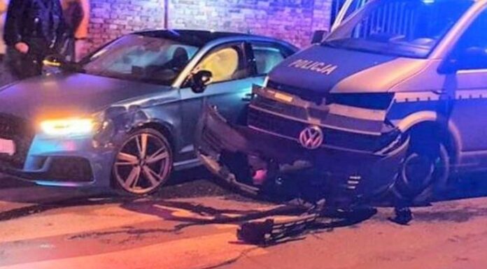 wypadek w Żarach, 19-latek staranował radiowóz na policyjnej blokadzie