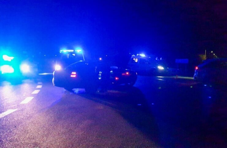 Staranował radiowóz i uwięził pasażerkę. 27-latek uciekał policji przez dwa powiaty Mężczyzna, który staranował radiowóz został zatrzymany