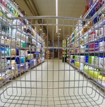 Kradzieże sklepowe w Zielonej Górze coraz częstsze. Niektórzy robią to wyjątkowo bezczelnie Zakupy w sklepie, wózek sklepowy