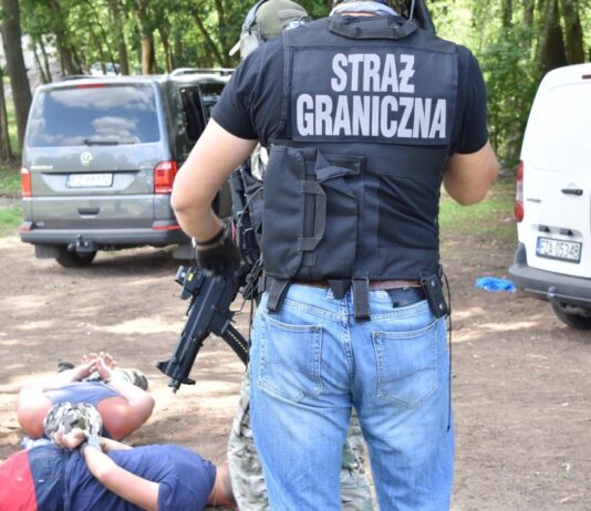Kolejni członkowie zorganizowanej grupy przestępczej zatrzymani. Śledztwo tej sprawie trwa od 2017 Kolejni członkowie zorganizowanej grupy przestępczej zatrzymani. Śledztwo tej sprawie trwa od 2017