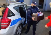 Gorzowscy policjanci przekazali zebrane rzeczy dla potrzebujących