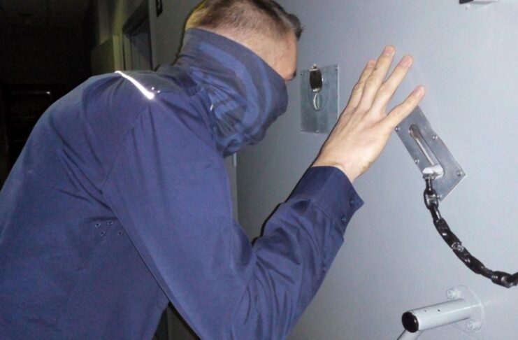 Próbował połknąć narkotyki podczas kontroli. 34-latek był poszukiwany do odbycia kary Areszt