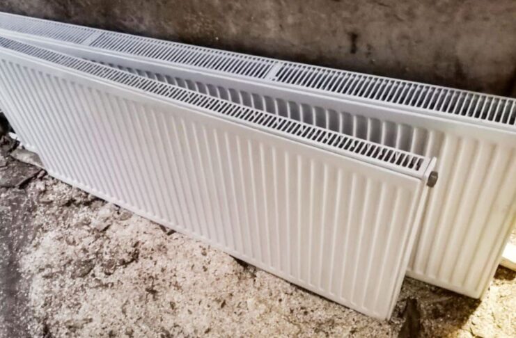 Okradli lokal gastronomiczny w Sławie. Ukradli nawet grzejniki. 32 i 42-latek z zarzutami Grzejnik