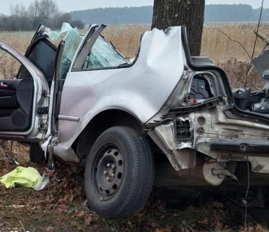Tragedia w Nowy Rok. W wypadku na drodze Czarnowo-Sarbia zginęły 2 młode osoby Wypadek Czarnowo-Sarbia 1.01.2021