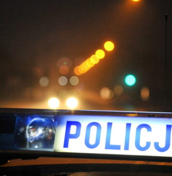 Lipinki Łużyckie: Pijany kierowca uciekał przed policją. 39-latek wsiadł za kierownicę bez uprawnień Policyjne koguty