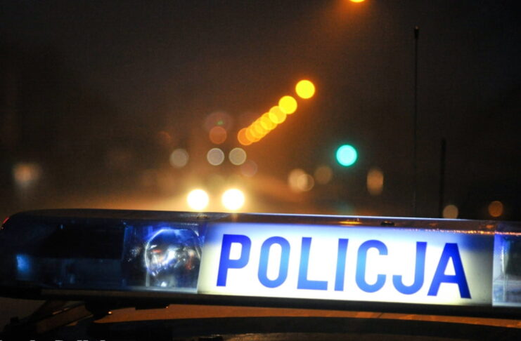 Pościg za naćpanym kierowcą Audi w Żarach. 26-latek próbował ucieczki pieszo Policyjne koguty