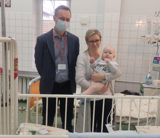 Joachim to 10-miesięczny chłopiec, który od urodzenia cierpiał na bardzo ciężką postać choroby Hirschsprunga