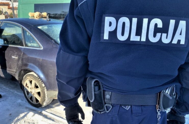 Pościg w Sulęcinie zakończony wypadkiem. Kierowca Audi omal nie potrącił policjanta Pościg w Sulęcinie