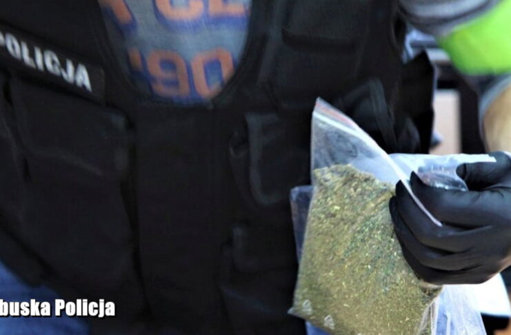Policjant z narkotykami
