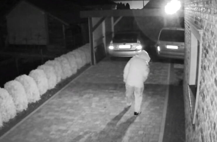 Ukradł portfel z samochodu a pieniądze wydał na buty. Wpadł dzięki nagraniu z monitoringu Kradzież portfela z samochodu zarejestrował monitoring