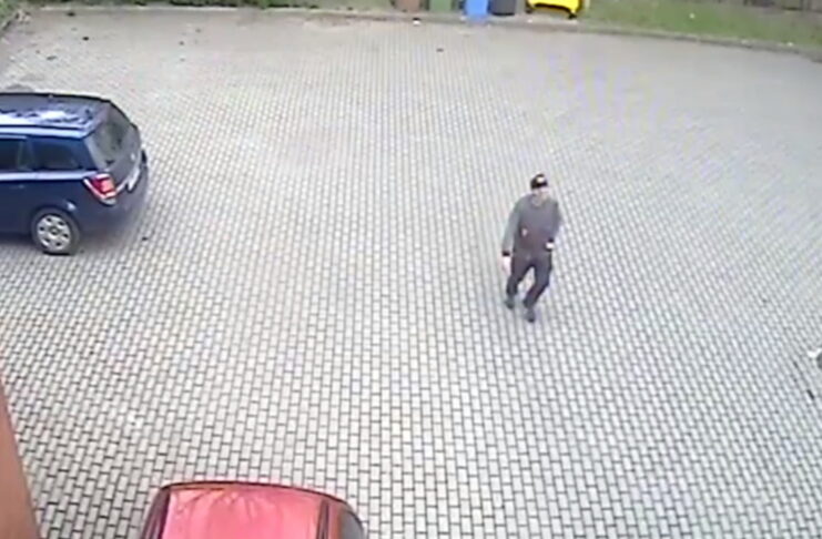 Kradzież laptopa z zaparkowanego samochodu