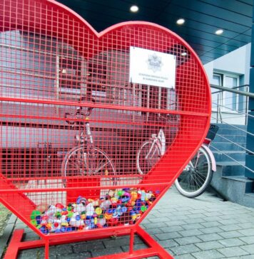 Ogromne serce na nakrętki stanęło w Gorzowie Wlkp. Serce na nakrętki w Gorzowie Wlkp.