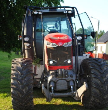 Skradziony ciągnik odzyskany. Pojazd o wartości ponad 1 mln zł odnalazł się pod Krosnem Odrz. Ciągnik Massey Ferguson