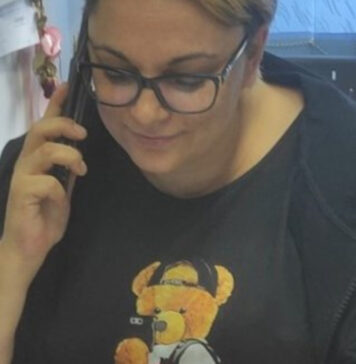 Policjantka zwróciła znalezioną torebkę właścicielce. W środku było 14,5 tys. zł w gotówce asp. Wioletta Kruszkowska-Grycz w trakcie pracy