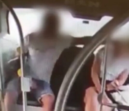 Zaatakował kobietę w autobusie