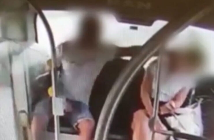 Zaatakował kobietę w autobusie