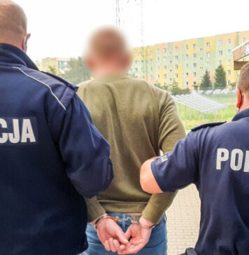 36-latek zaatakował policjantów nożem podczas interwencji domowej w Kożuchowie Kożuchów: 36-latek zaatakował policjantów nożem podczas interwencji domowej