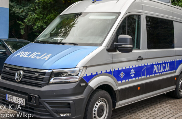 Gorzowscy policjanci mają nowy radiowóz do obsługi wypadków drogowych Ambulans Pogotowia Ruchu Drogowego dla Policji