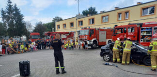 Pokazy strażackie podczas wydarzenia Moto Krew w Słubicach