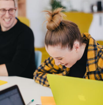 Pękła kwota 5 tysięcy złotych. Pensje w Lubuskiem rosną, ale nadal mniej niż w innych regionach Pracownicy biurowi