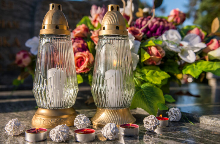 Co trzeci szklany znicz w Polsce pochodzi z Iłowej Szklany znicz z zakładu CIECH w Iłowej