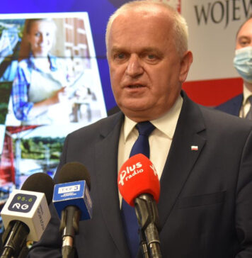 Polski Ład: Ponad 677 milionów złotych dofinansowania na inwestycje w Lubuskiem Wojewoda Lubuski Władysław Dajczak podczas konferencji prasowej