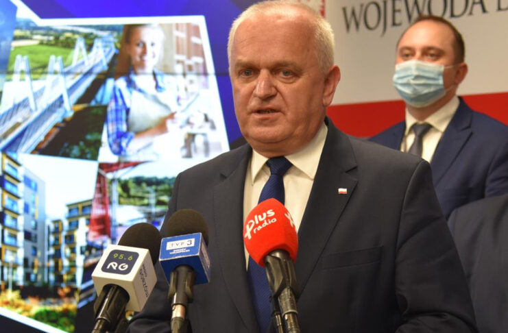 Wojewoda Lubuski Władysław Dajczak podczas konferencji prasowej