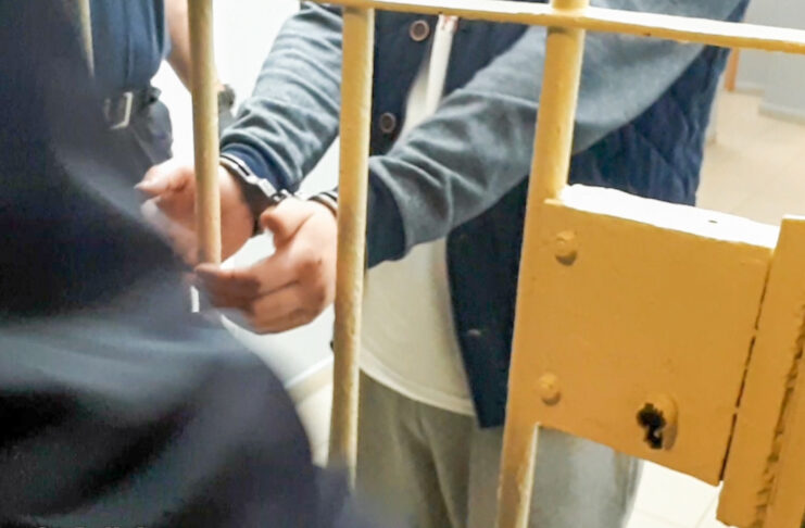 Najpierw pobili mężczyznę cegłówką potem napadli na policjantów