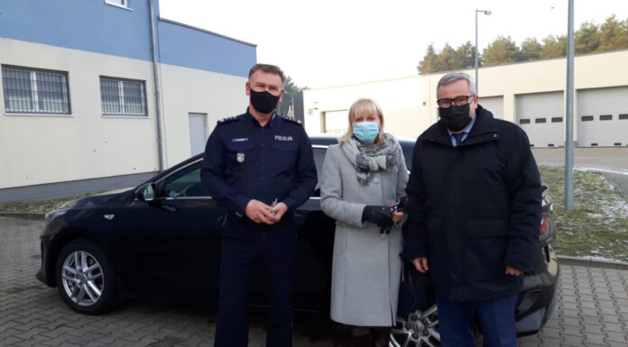 Nowosolscy policjanci otrzymali nowy nieoznakowany radiowóz