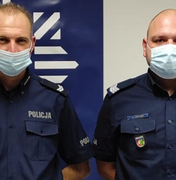 Policjanci z Sulechowa uratowali kobietę z zadymionego budynku