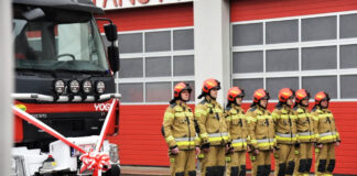 Strażacy z OSP Osowa Sień otrzymali nowy wóz ratowniczo-gaśniczy