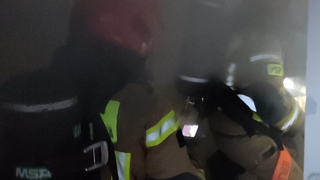 Świebodzin: Strażacy ćwiczyli pożar w piwnicy